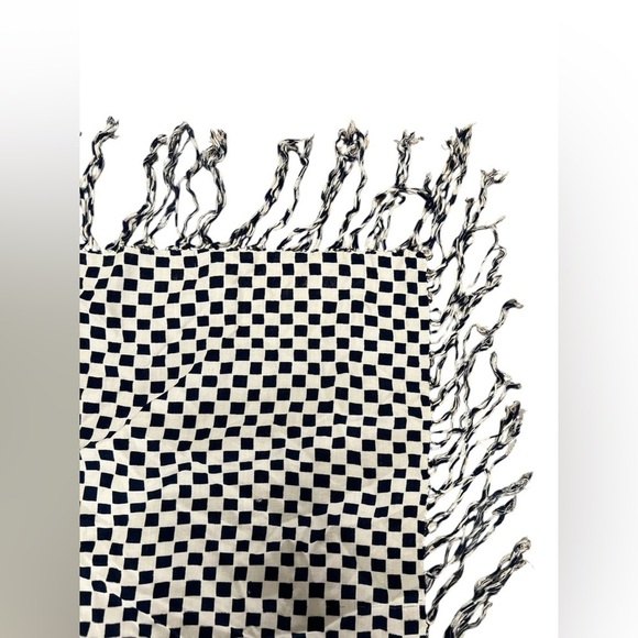Square checkered blue and white fringe scarf wrap - Picture 2 of 3